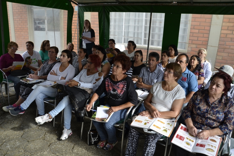 Trabalhadores da JBS de Lages durante aula do programa Cozinha Brasil (Foto: Catarinas Comunicação)