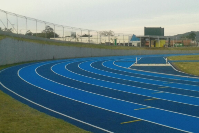 Complexo passou por obras na pista de atletismo ao redor do gramado (Foto: Divulgação SESI/SC)