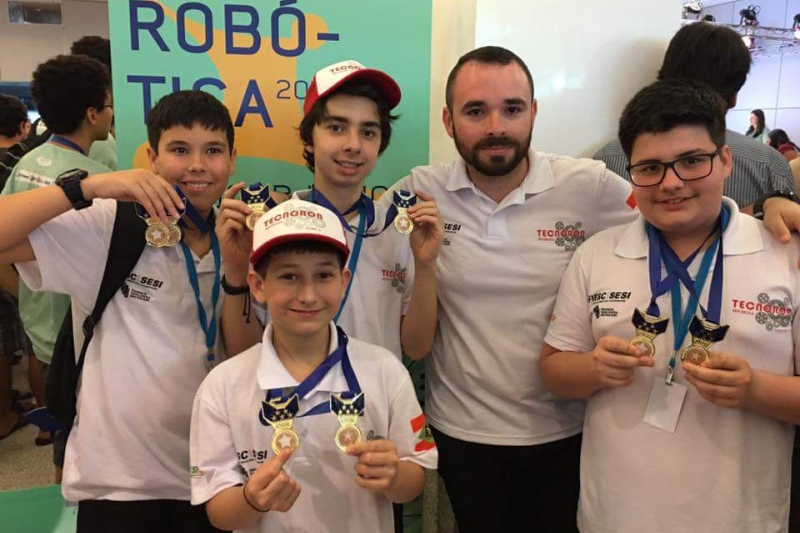 Robô criado pelos estudantes do SESI/SC enfrentou bem os desafios da pista e foi reconhecido como um dos mais robustos da competição (Foto: Divulgação)