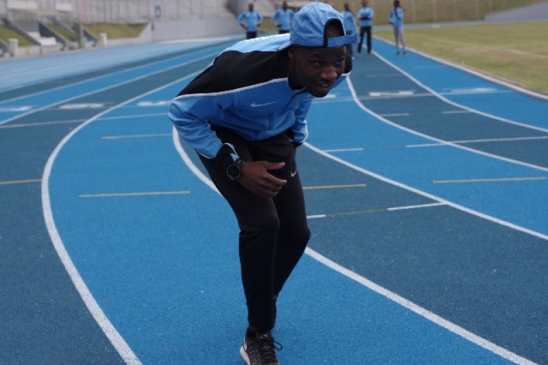 Atleta da Botsuana, Nijel Amos, treinou no Complexo Esportivo do SESI. Ele já ganhou medalha de prata na Olimpíada passada  (Foto: Divulgação)