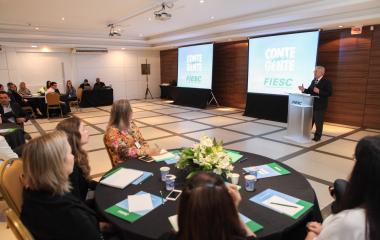 Saúde é o segundo maior desembolso das indústrias com o trabalhador, atrás apenas da folha de pagamento, disse o presidente da FIESC, Glauco José Côrte. Foto: Filipe Scotti