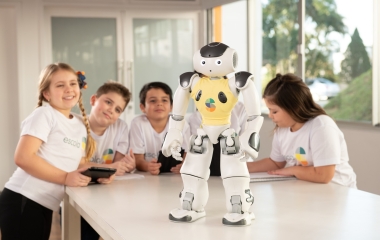 Robô SEBIT revoluciona a sala de aula da Escola S