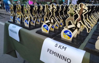 Mais de 700 participam de prova noturna do circuito Corridas do Bem em Concórdia