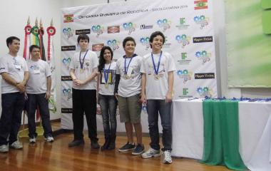 Alunos do SESI Escola de Criciúma se destacaram na etapa regional do torneio de robótica (Foto: Divulgação/SESI)