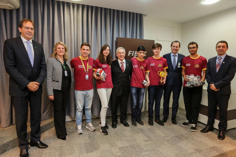 Alunos desenvolveram robô inspirado em tecnologia espanhola, adaptada para cumprir as missões propostas no Desafio. Foto: José Somensi