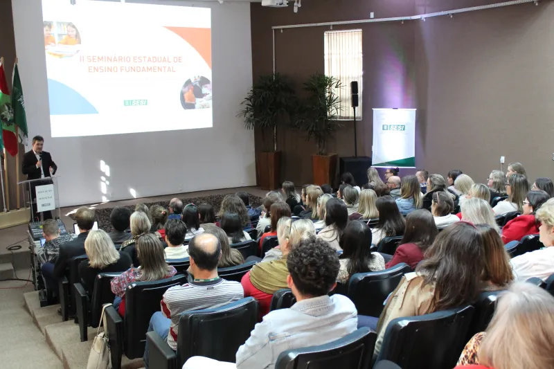 Encontro debate estratégias de ensino para estudantes do primeiro ao 9º ano