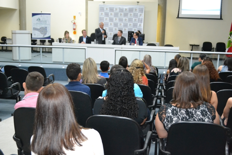 Programa Novos Caminhos homenageia 21 adolescentes do sul do Estado 