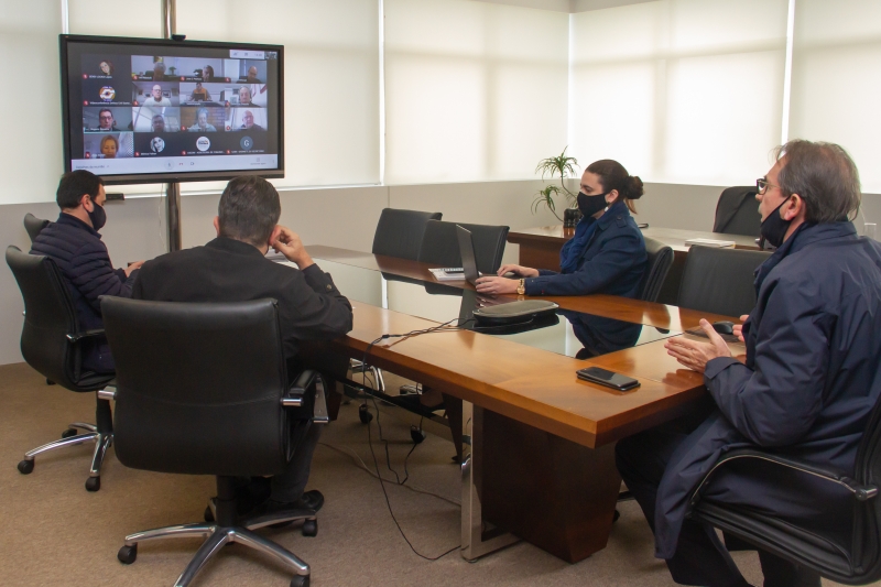 Em reunião com o governo, FIESC apresenta software para monitoramento da saúde 