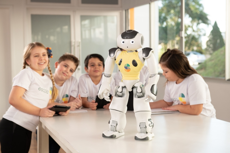 Robô SEBIT revoluciona a sala de aula da Escola S