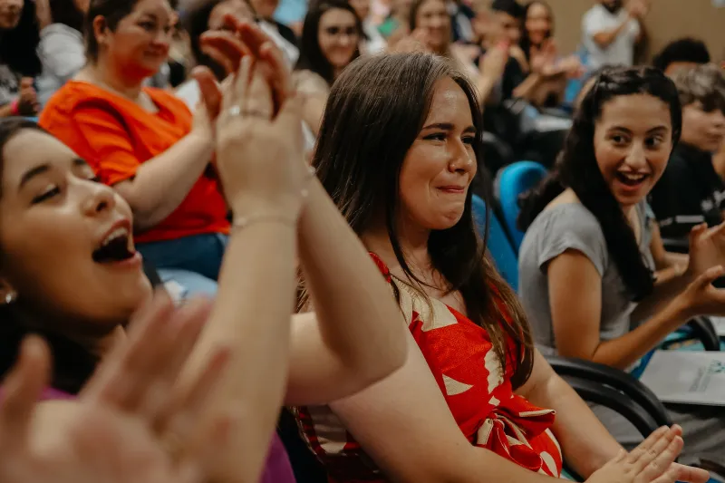 Em 12 cidades, Novos Caminhos forma 743 jovens e homenageia 802 empresas de SC