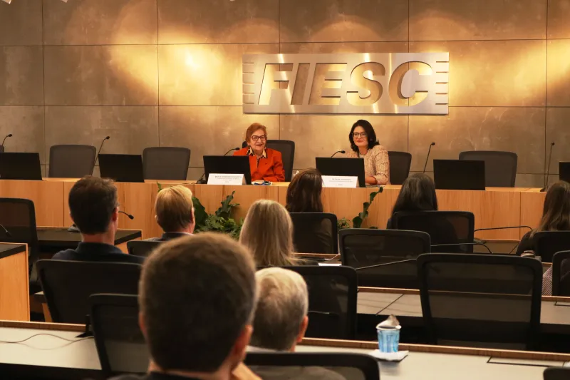 “Não estamos no olho do furacão”, diz Tatiana Prazeres em evento na FIESC