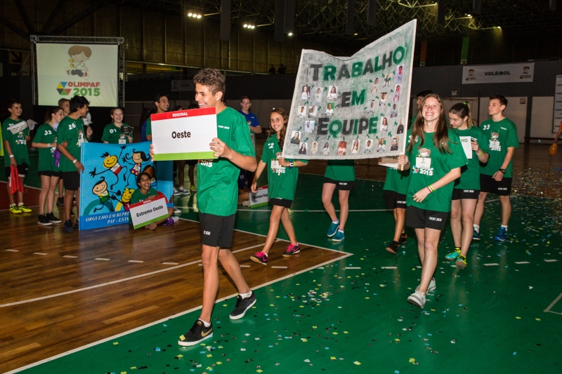Estudantes de 12 regionais trouxeram cartazes que representaram o esporte em suas vidas (Foto: Miriam Jeske)